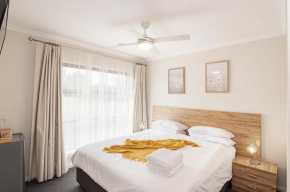 Morview Holiday Homes-Giraffe